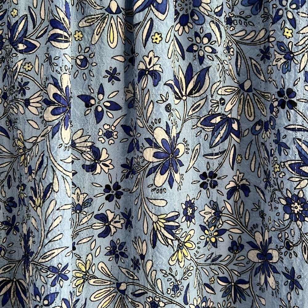 LOFT Floral Blue petite bubble sleeve floral blouse- size MP - Picture 4 of 8